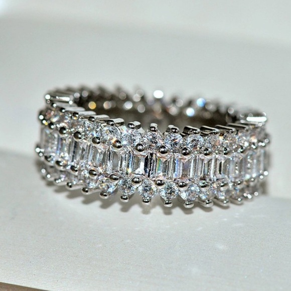 💍925 Sterling Silver Round Diamond Eternity Ring - Picture 7 of 7